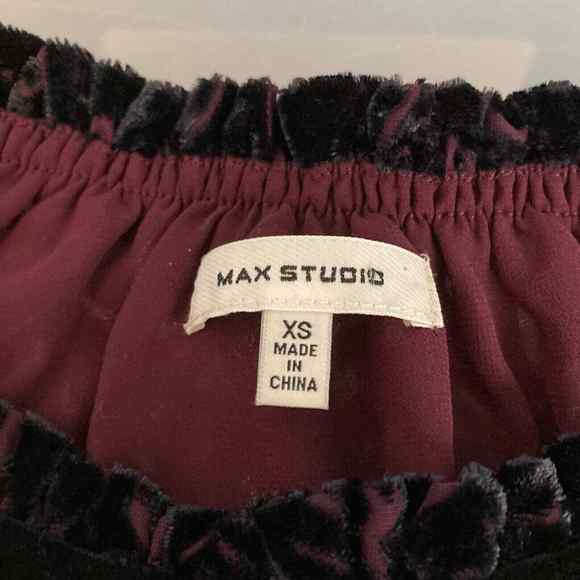 Max Studio‎ Shirt Womens XS Purple Black Velvet Floral Sleeveless Halter Pleated - Picture 5 of 9